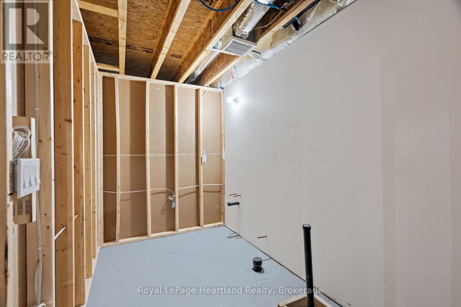 345 Turnberry Street, North Huron, Ontario  N0G 2W0 - Photo 37 - X12955900