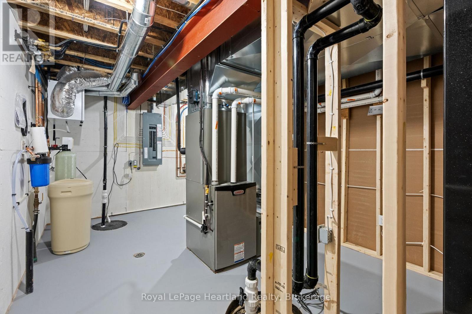 345 Turnberry Street, North Huron, Ontario  N0G 2W0 - Photo 38 - X12955900