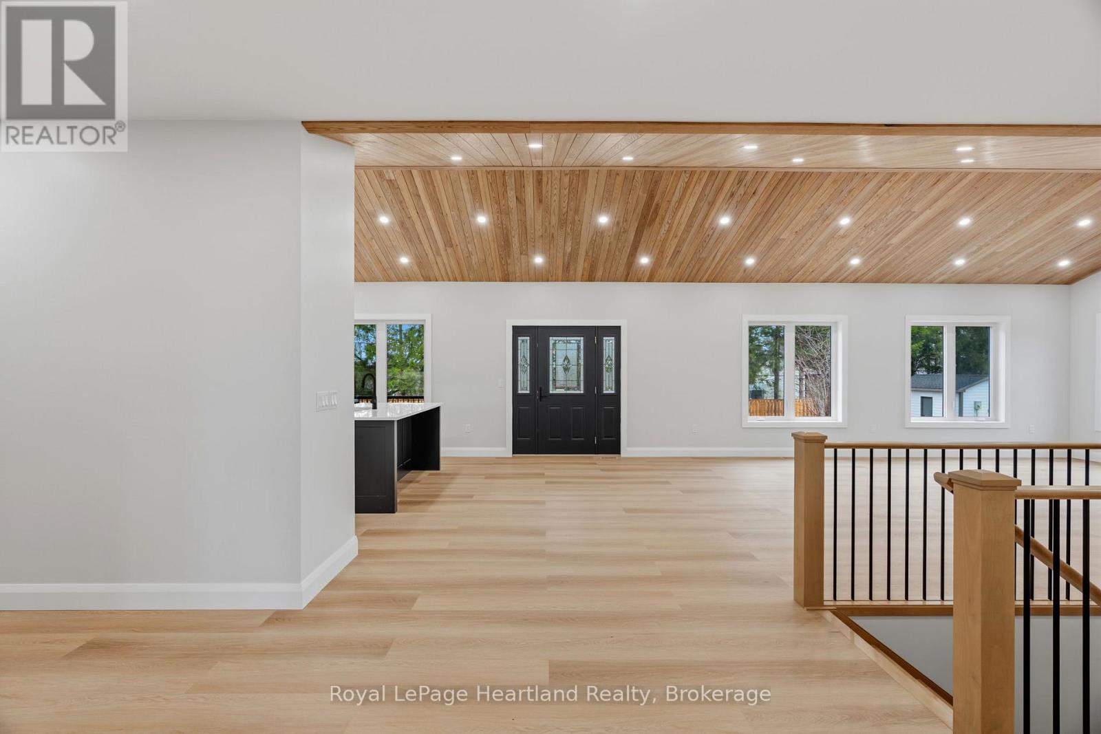 345 Turnberry Street, North Huron, Ontario  N0G 2W0 - Photo 4 - X12955900