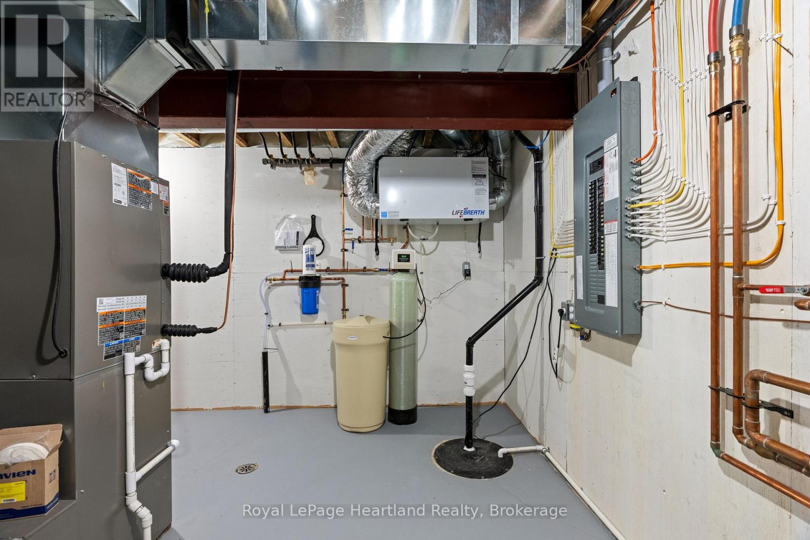 345 Turnberry Street, North Huron, Ontario  N0G 2W0 - Photo 40 - X12955900