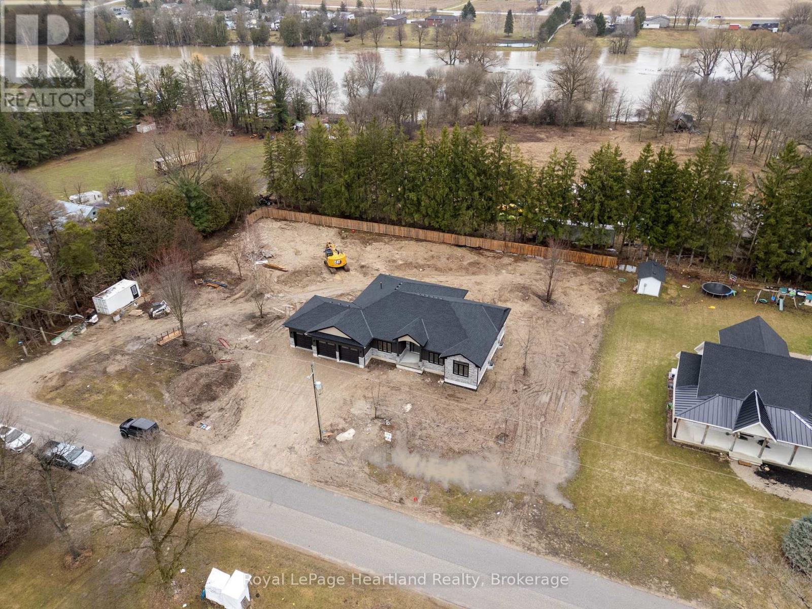 345 Turnberry Street, North Huron, Ontario  N0G 2W0 - Photo 47 - X12955900