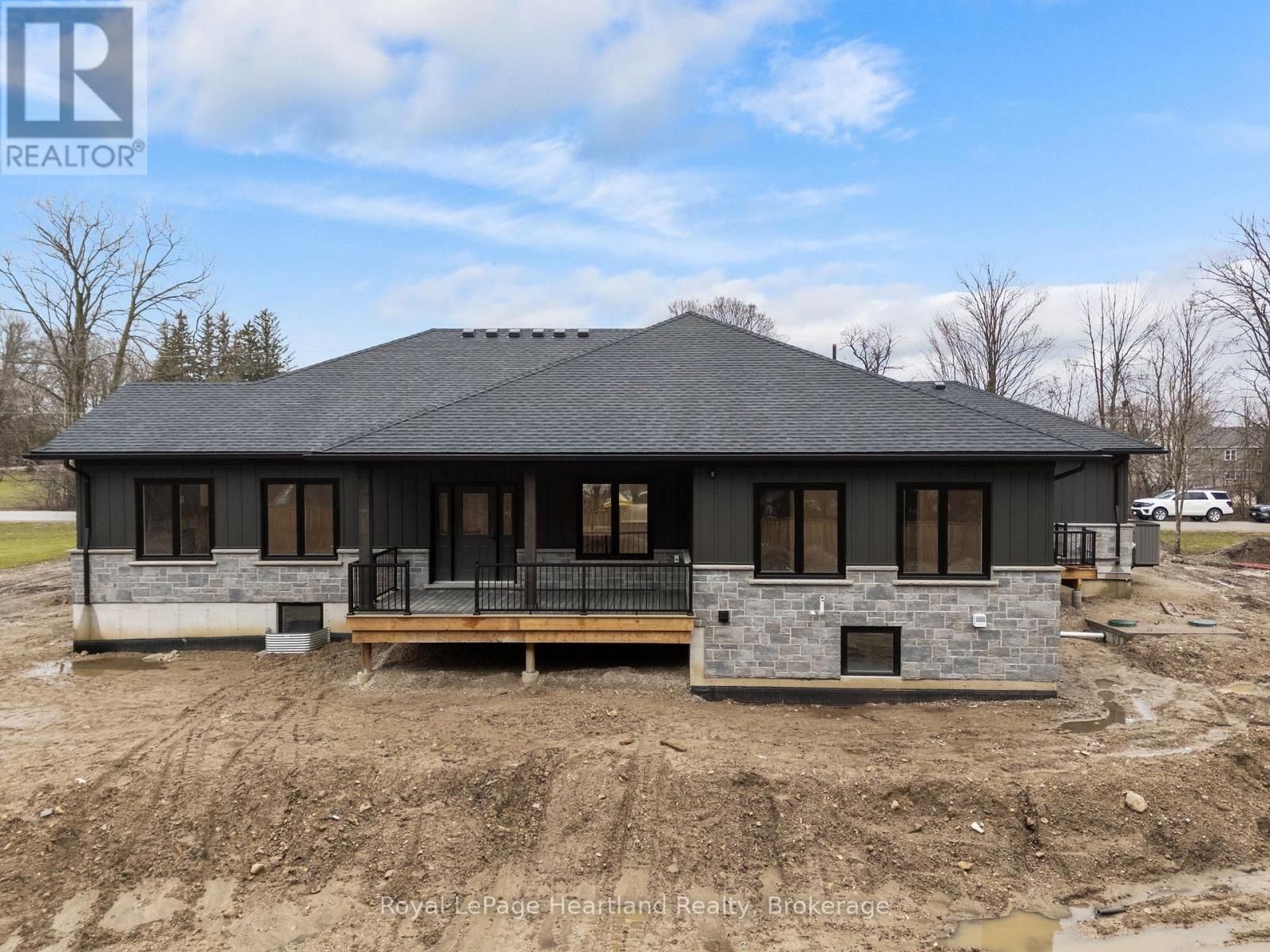 345 Turnberry Street, North Huron, Ontario  N0G 2W0 - Photo 49 - X12955900