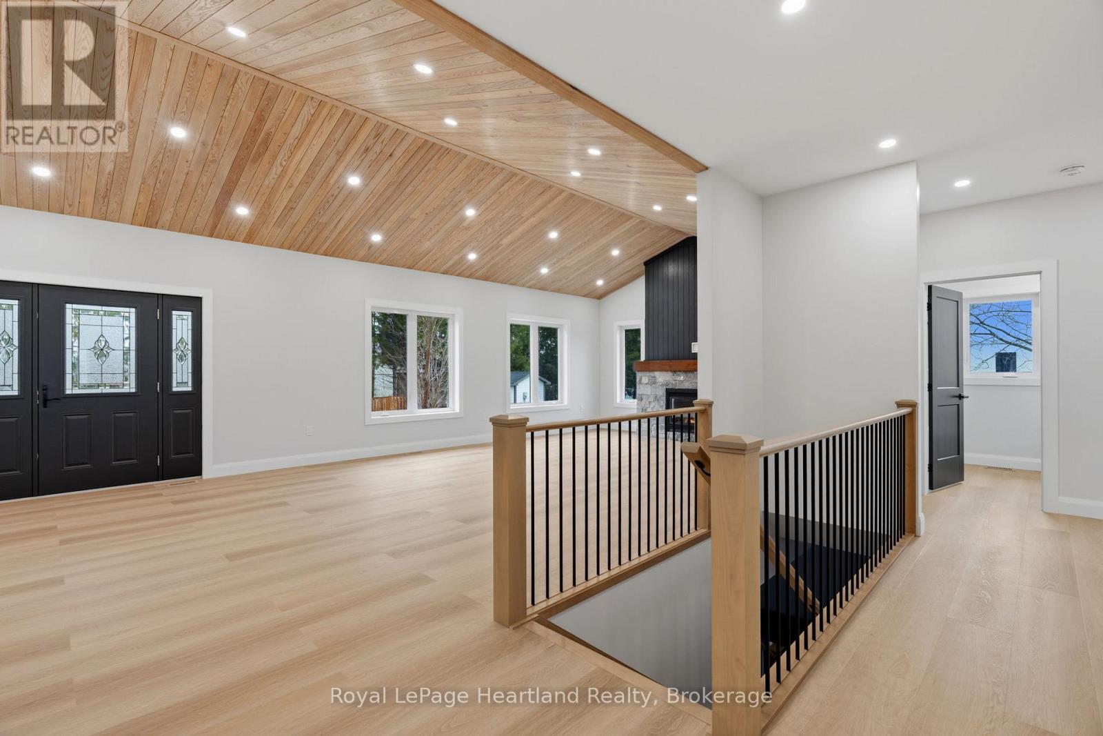 345 Turnberry Street, North Huron, Ontario  N0G 2W0 - Photo 6 - X12955900