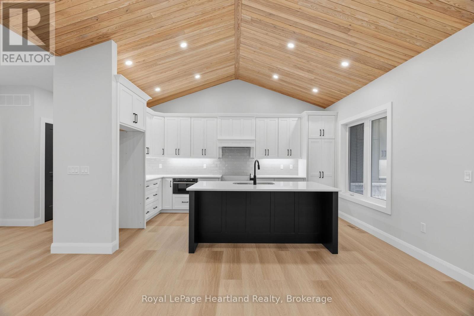 345 Turnberry Street, North Huron, Ontario  N0G 2W0 - Photo 8 - X12955900