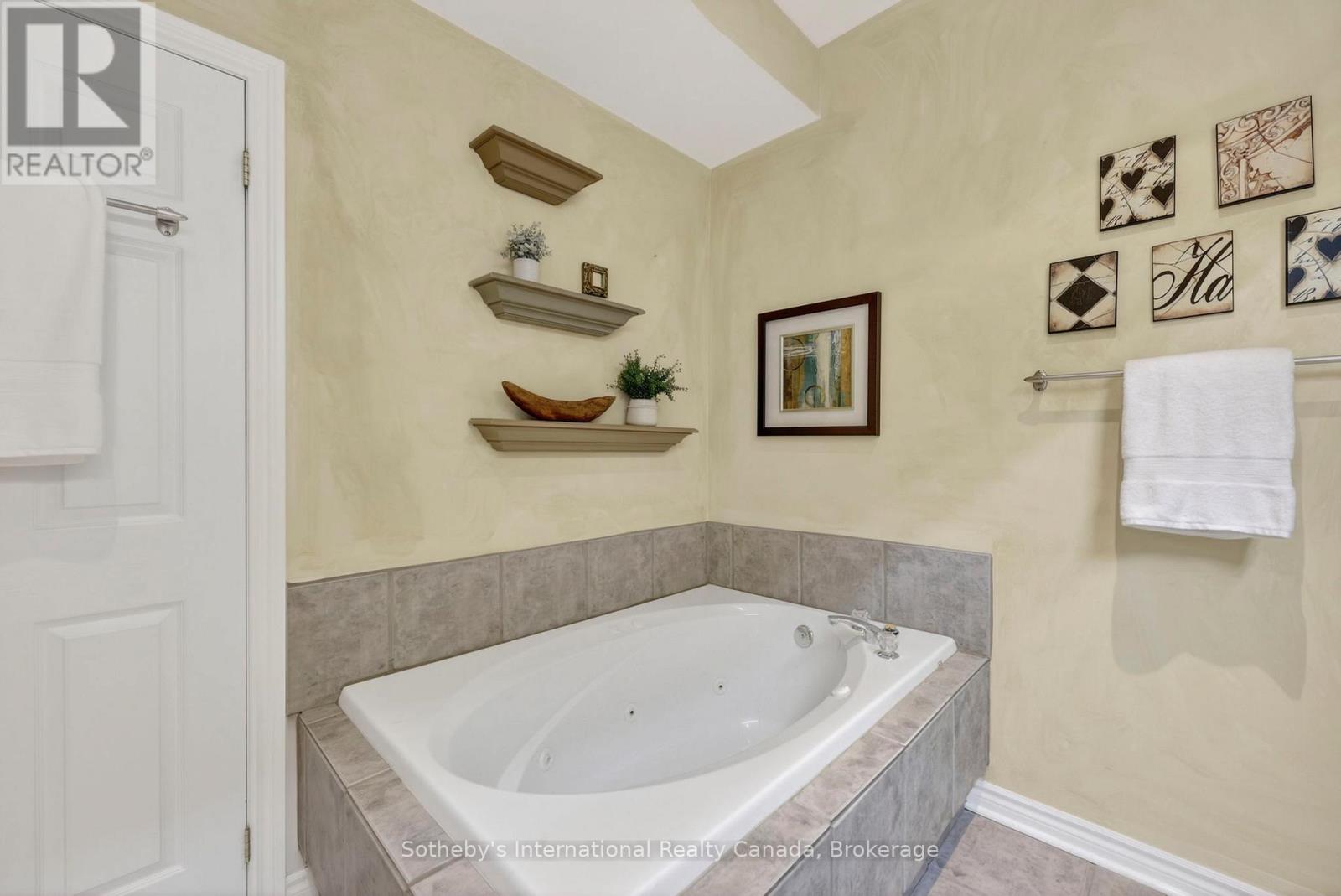 10 - 110 Kellie's Way, Blue Mountains, Ontario L9Y 0L6 - Photo 29 - X12955934