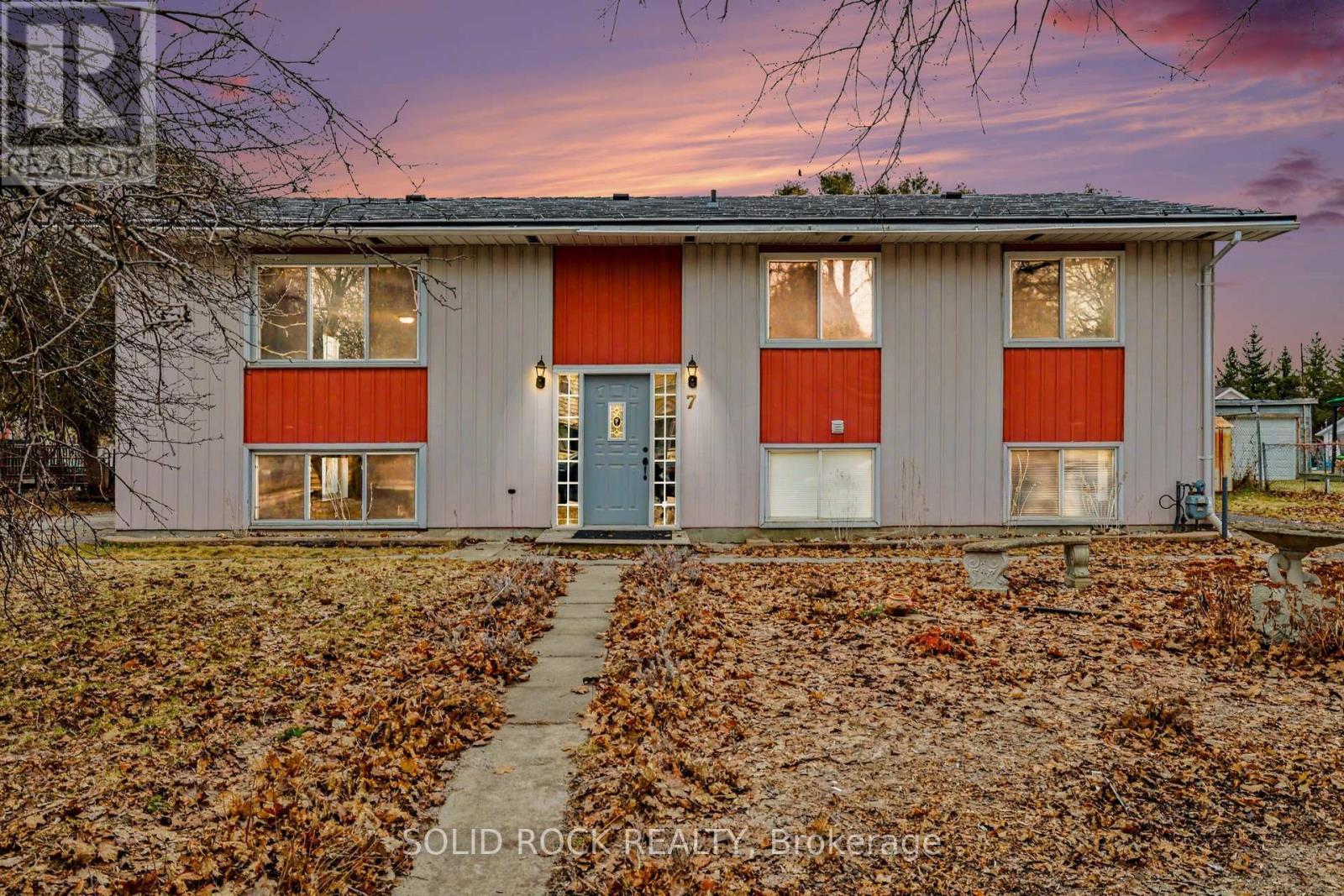 7 LEEDS STREET, Smiths Falls, Ontario