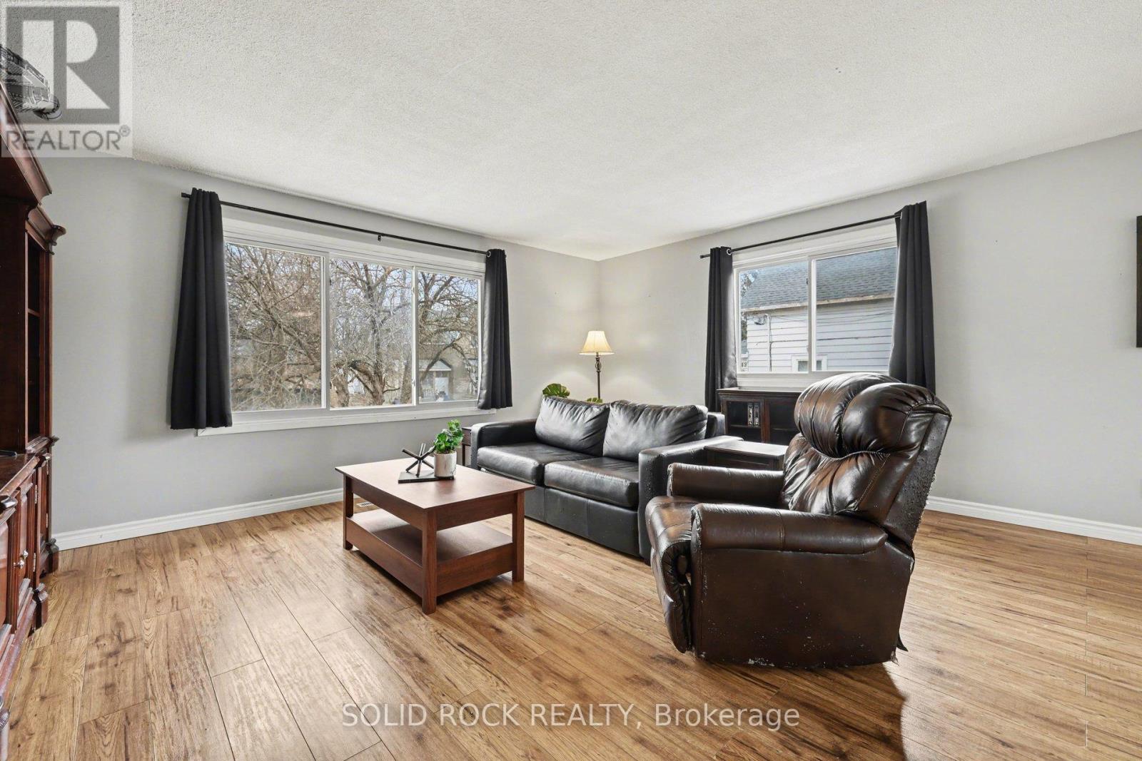 7 Leeds Street, Smiths Falls, Ontario  K7A 2M6 - Photo 4 - X12955894