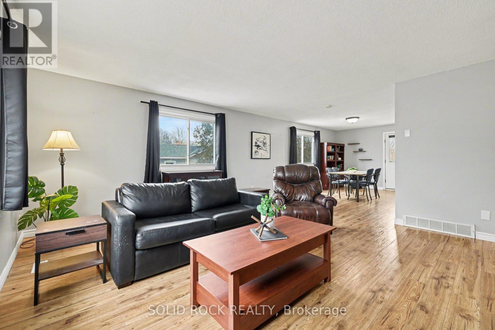 7 Leeds Street, Smiths Falls, Ontario  K7A 2M6 - Photo 5 - X12955894