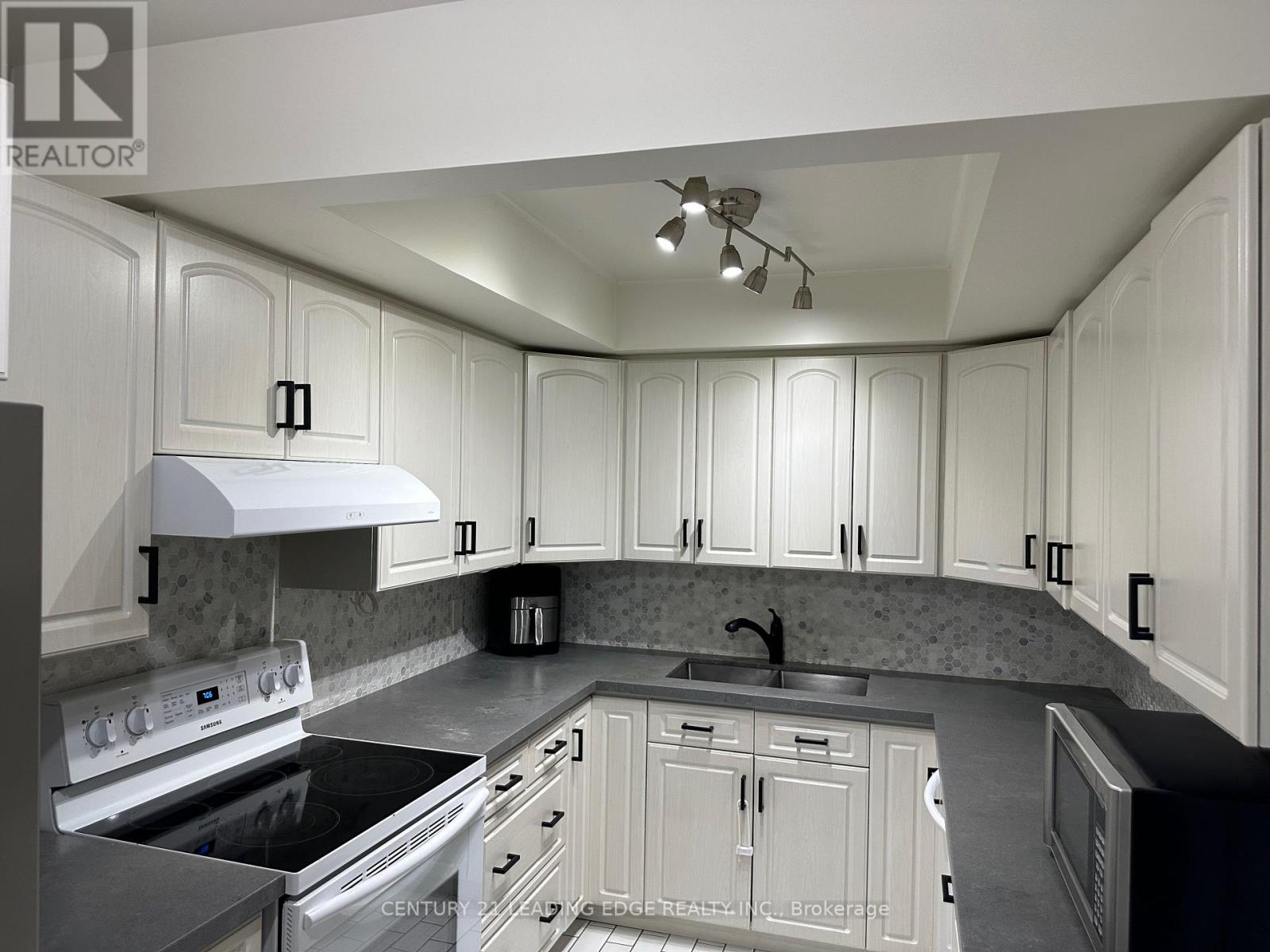 802 - 195 Wynford Drive, Toronto, Ontario  M3C 3P3 - Photo 7 - C12955918