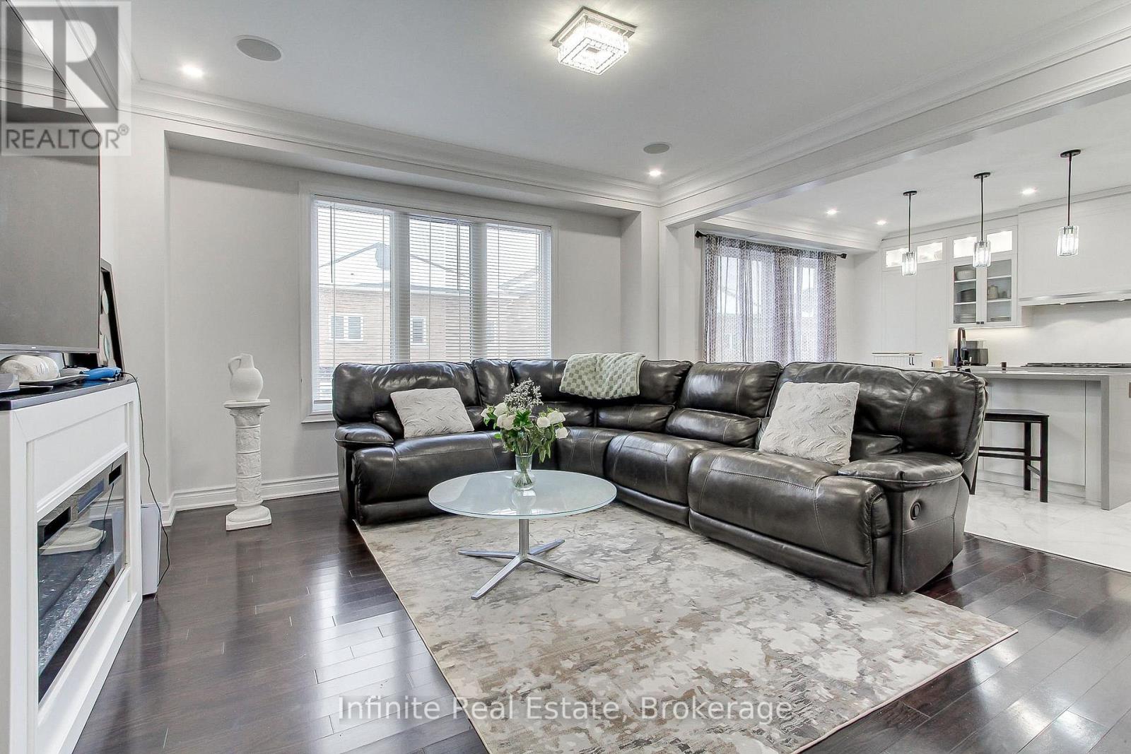 27 Selby Crescent, Bradford West Gwillimbury, Ontario  L3Z 0V4 - Photo 11 - N12859668