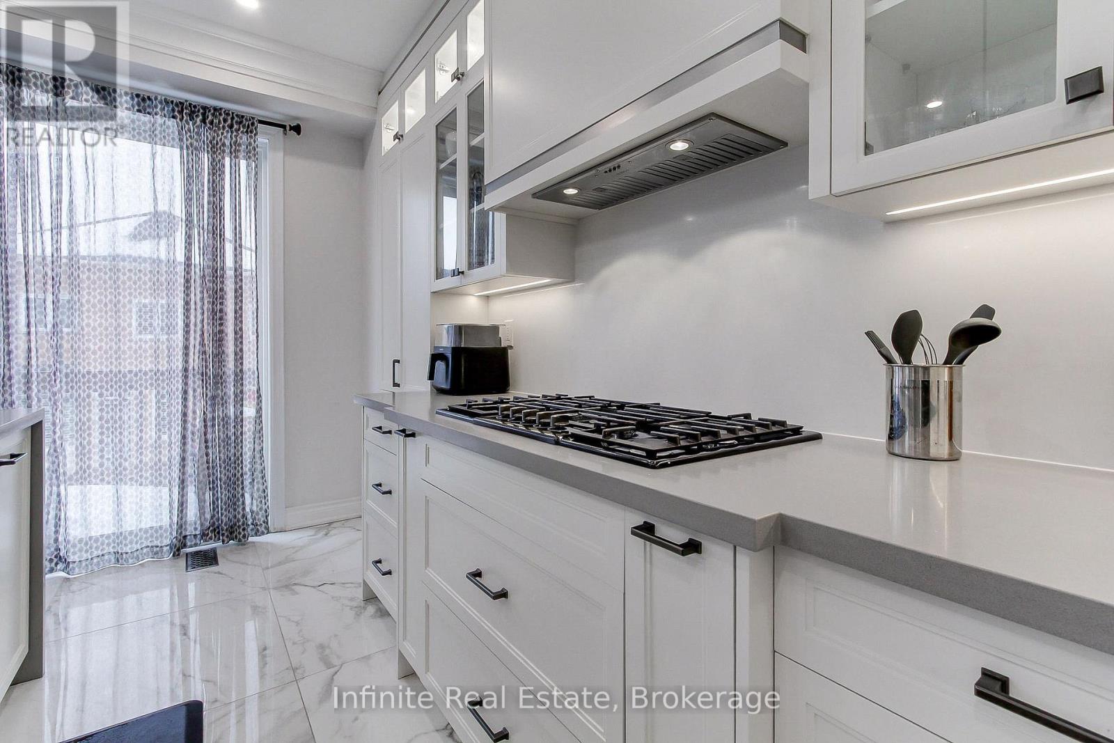 27 Selby Crescent, Bradford West Gwillimbury, Ontario  L3Z 0V4 - Photo 20 - N12859668