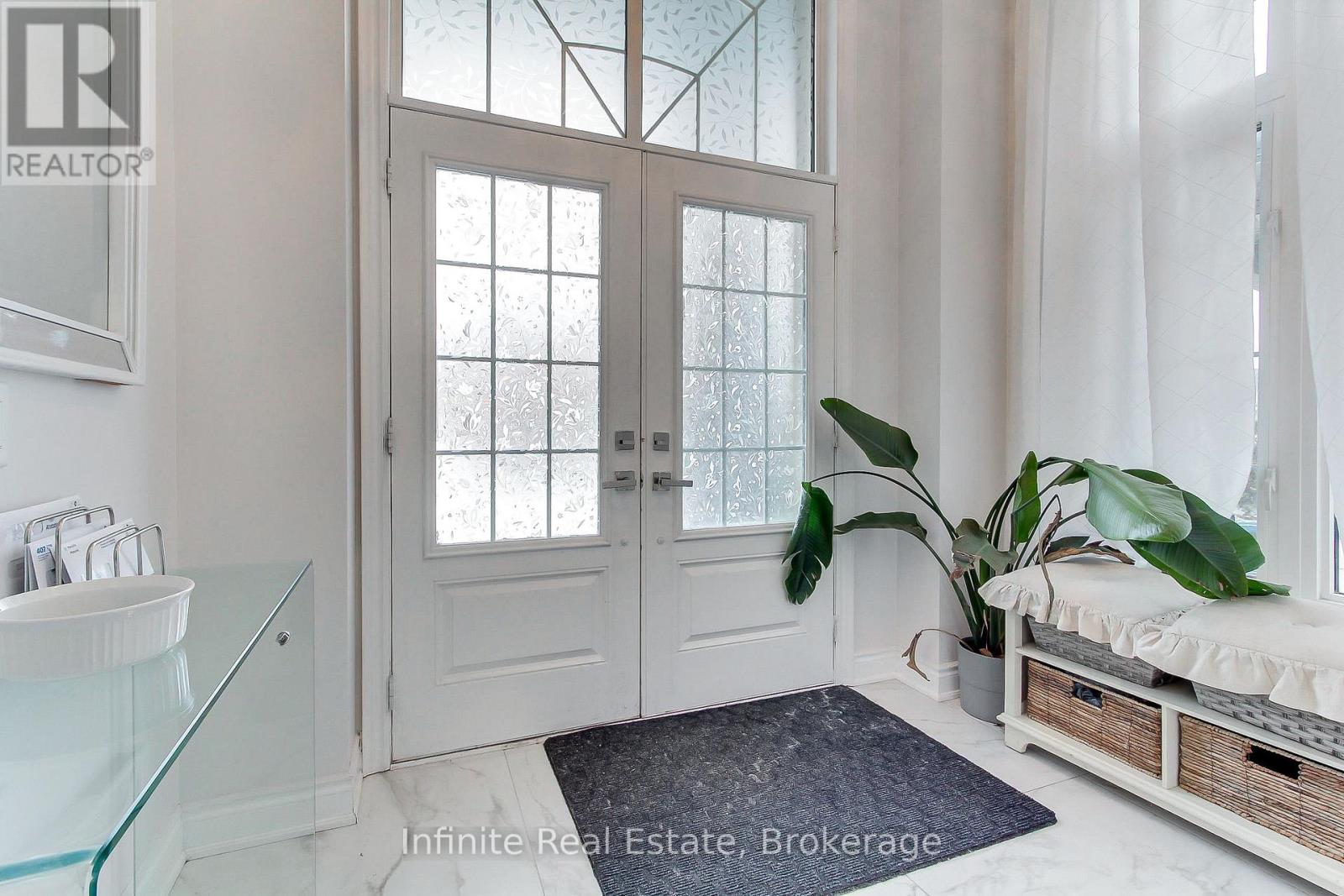 27 Selby Crescent, Bradford West Gwillimbury, Ontario  L3Z 0V4 - Photo 3 - N12859668