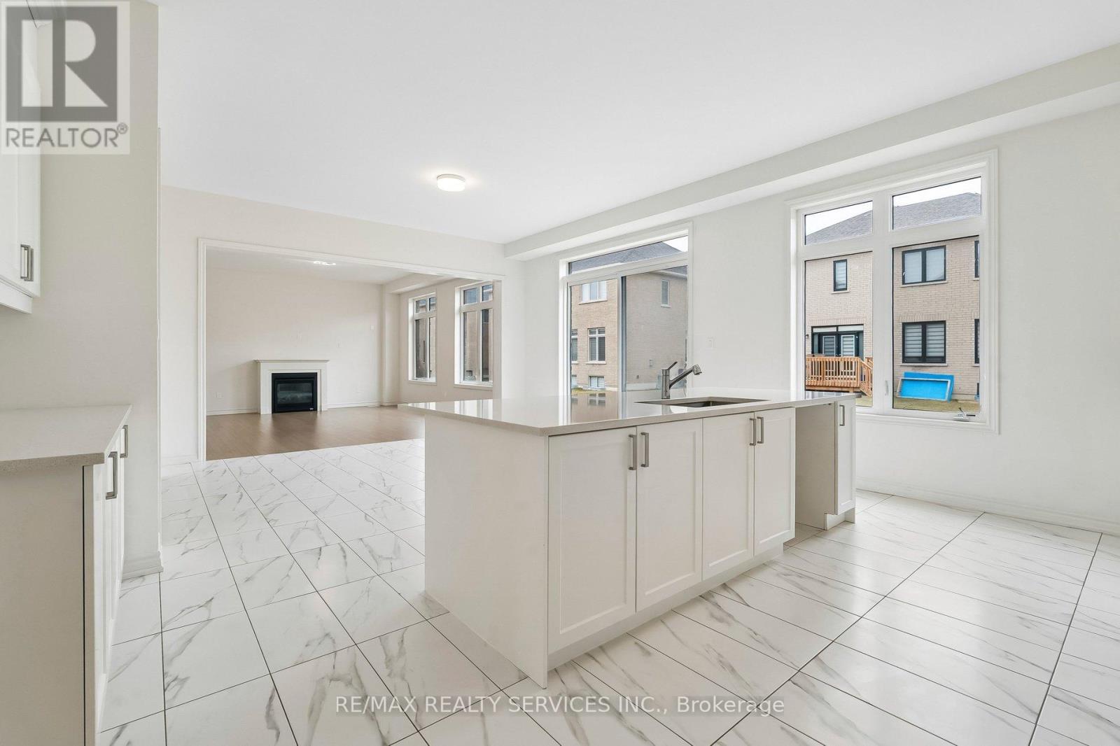 25 Bellflower Crescent, Adjala-Tosorontio, Ontario  L0G 1W0 - Photo 9 - N12926222