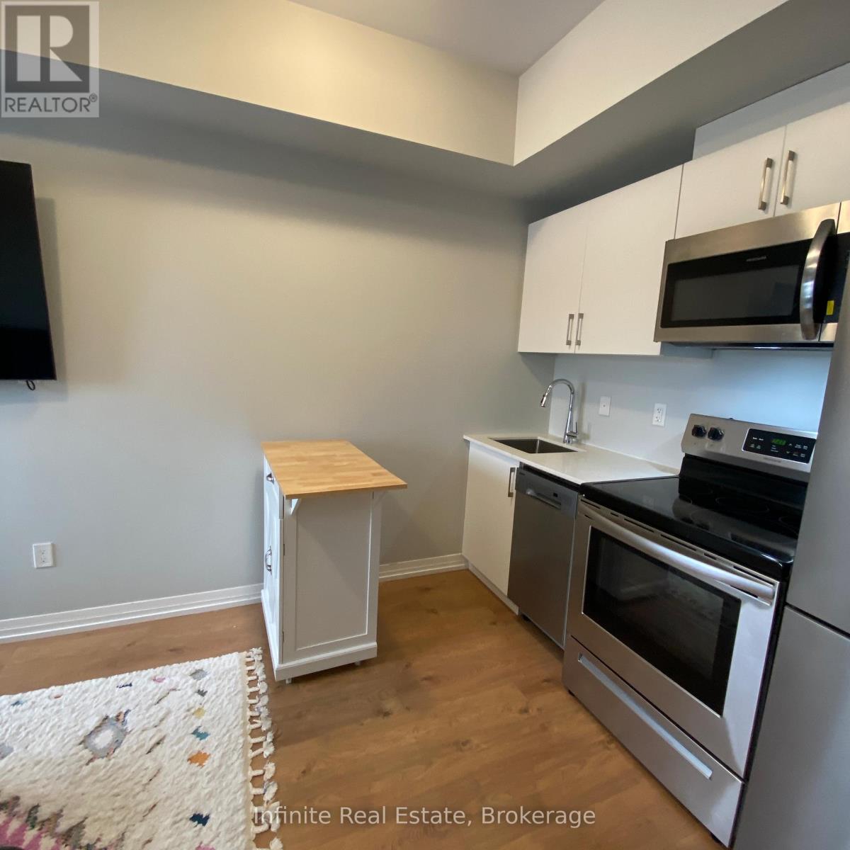 310 - 400 The East Mall, Toronto, Ontario M9B 3Z9 - Photo 2 - W12734838