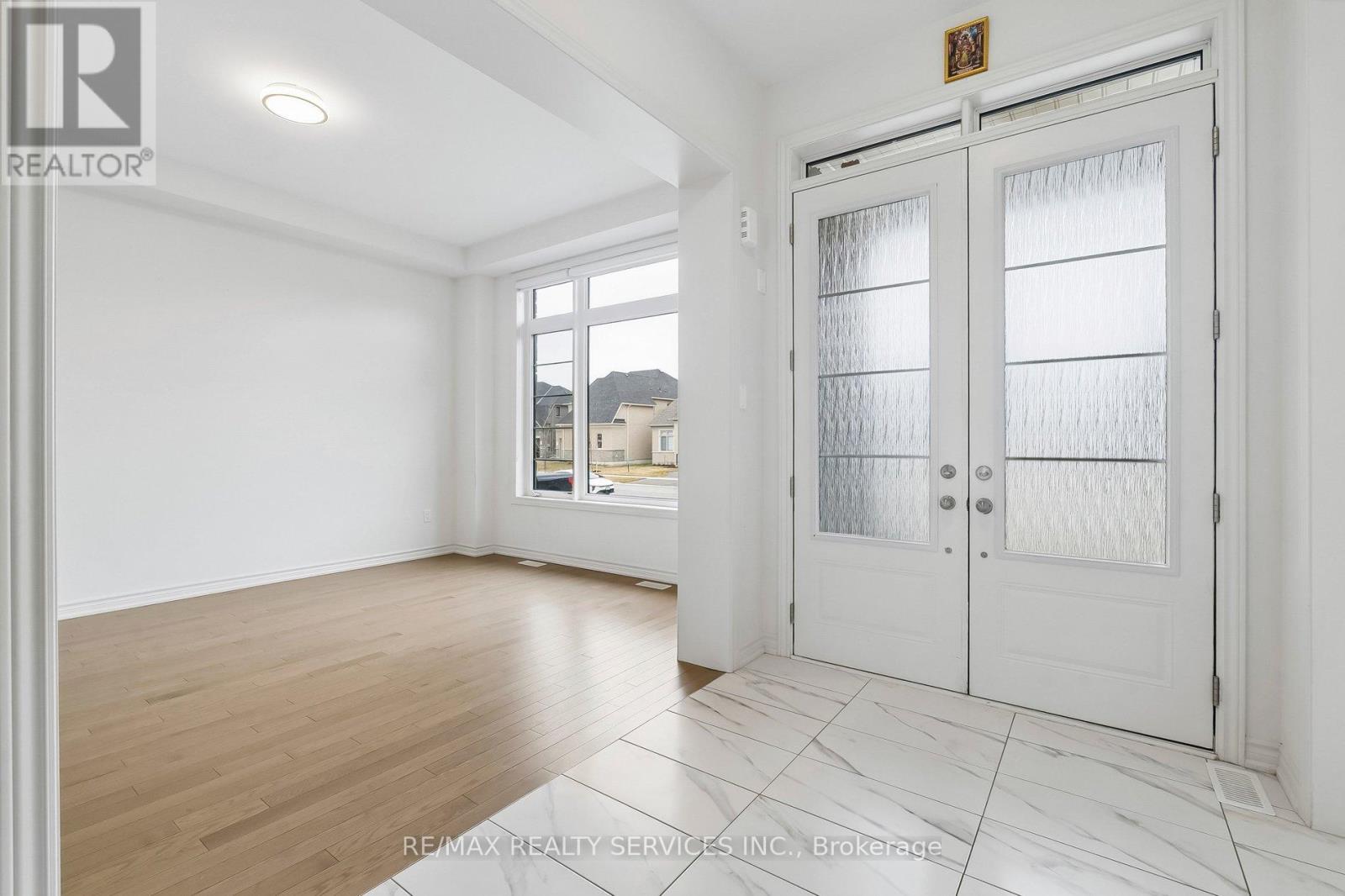 25 Bellflower Crescent, Adjala-Tosorontio, Ontario  L0G 1W0 - Photo 6 - N12926222