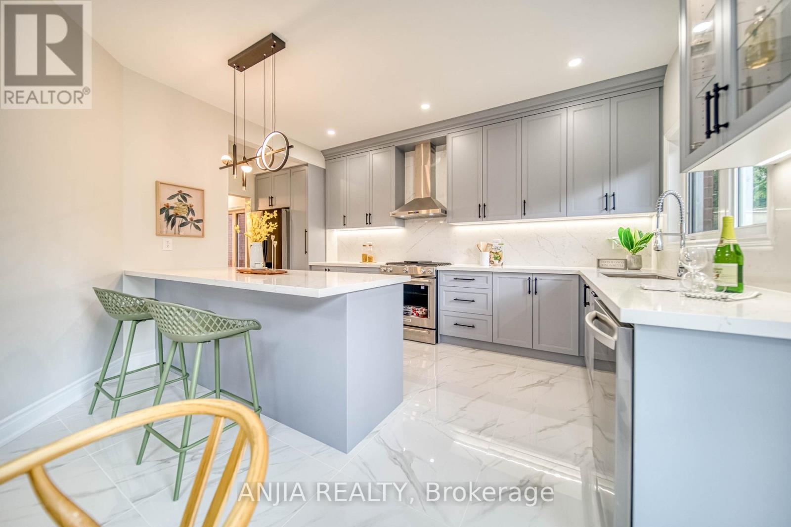 309 Tower Hill Road, Richmond Hill, Ontario  L4E 0A6 - Photo 11 - N12955922