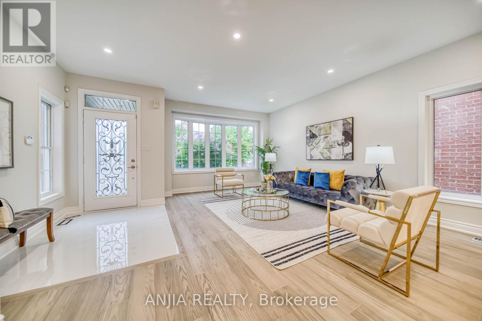 309 Tower Hill Road, Richmond Hill, Ontario  L4E 0A6 - Photo 2 - N12955922