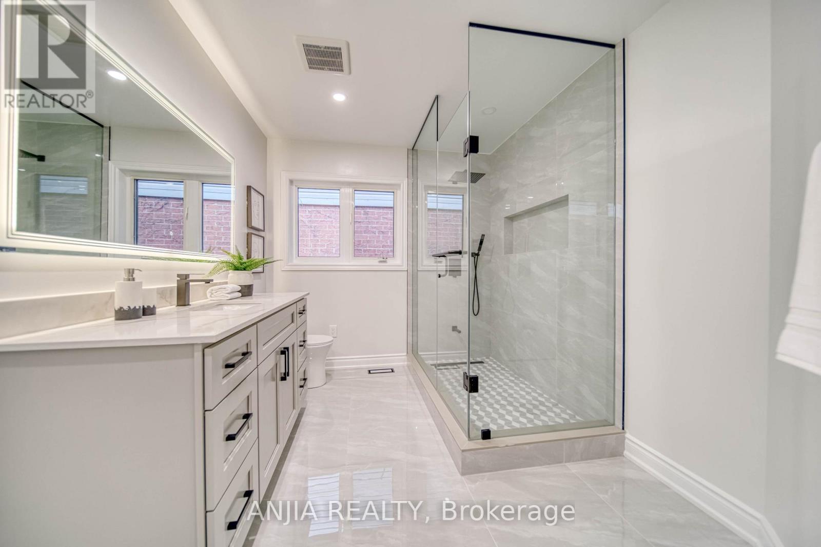 309 Tower Hill Road, Richmond Hill, Ontario  L4E 0A6 - Photo 20 - N12955922