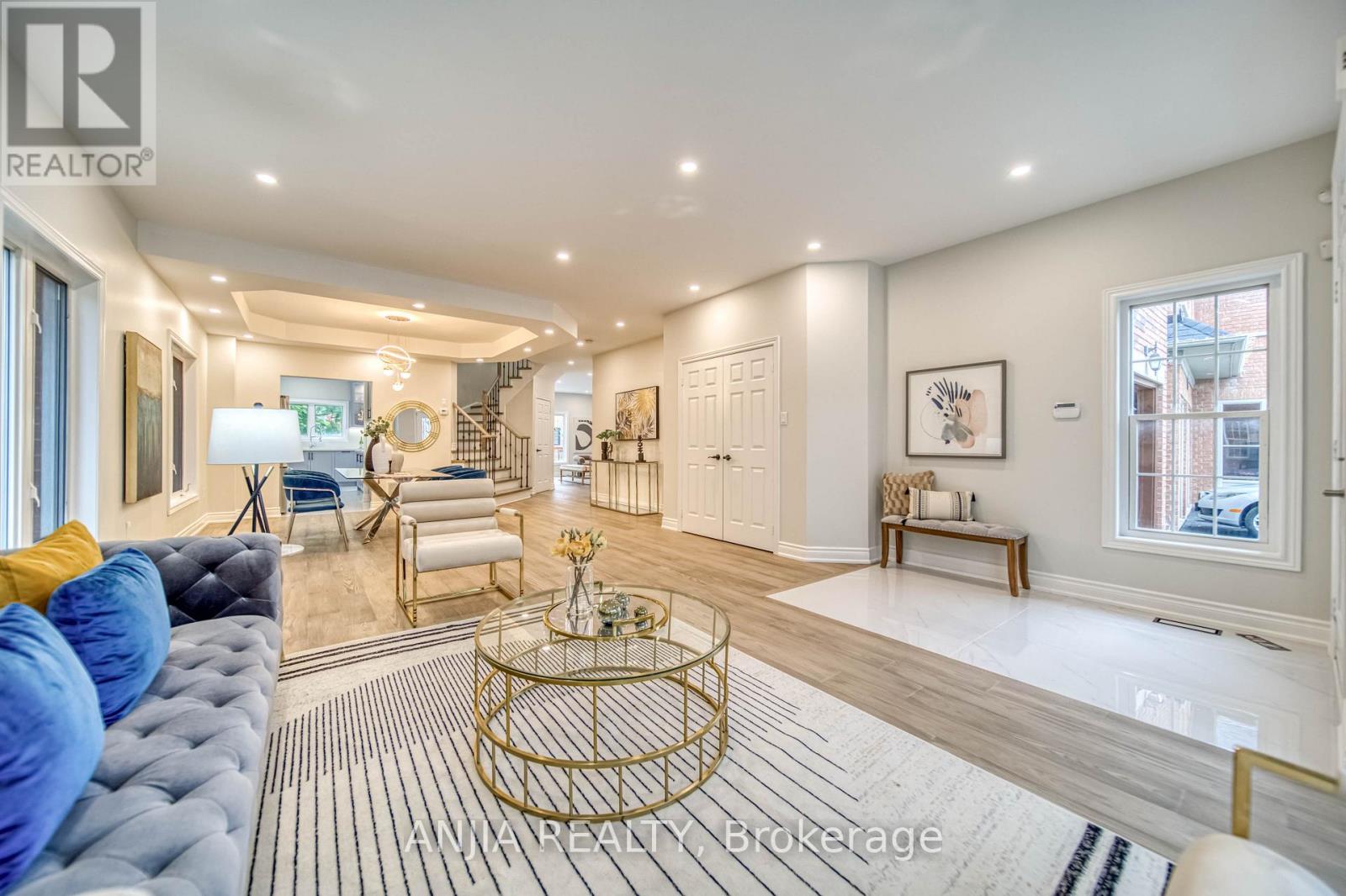 309 Tower Hill Road, Richmond Hill, Ontario  L4E 0A6 - Photo 5 - N12955922