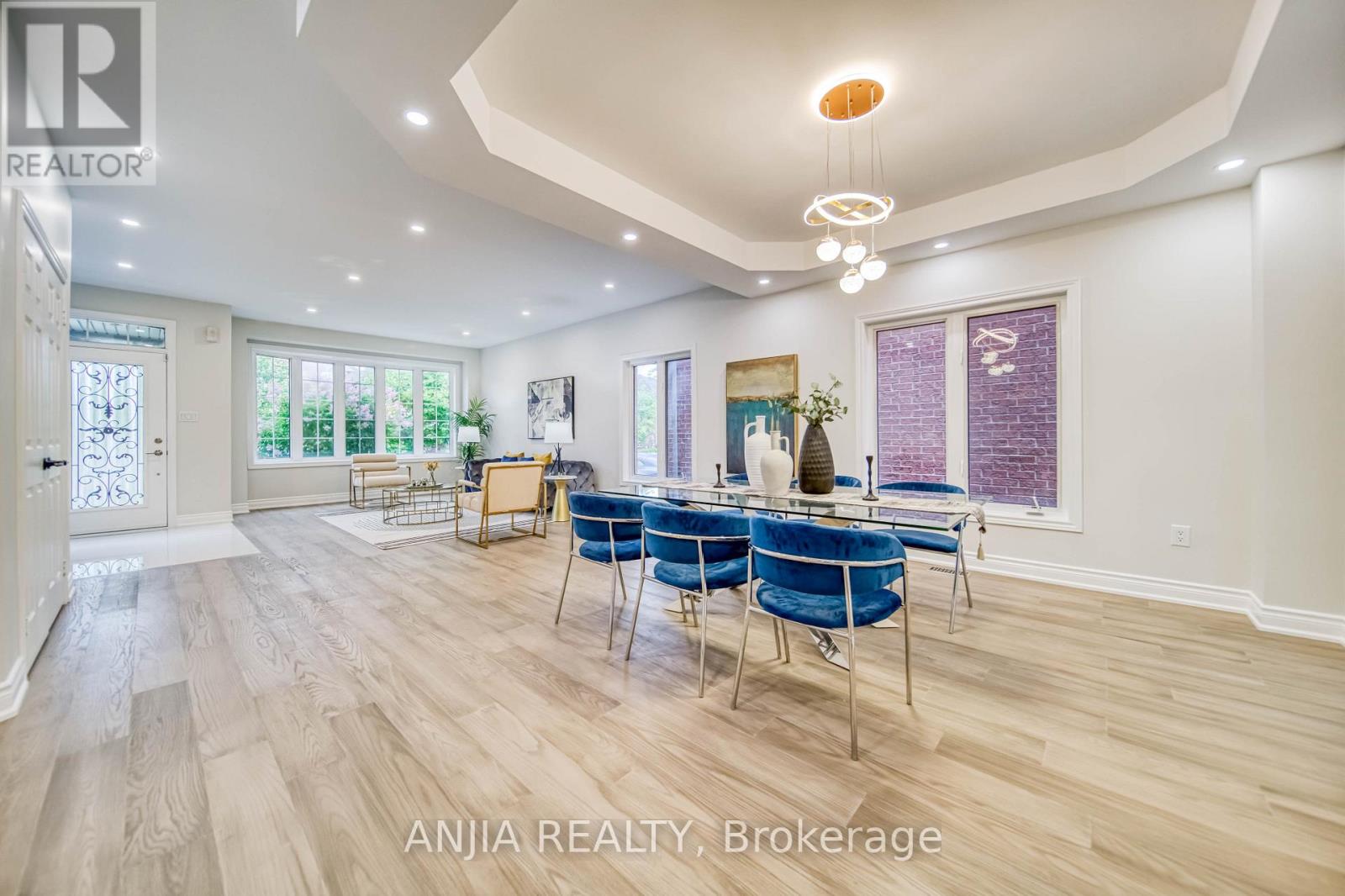 309 Tower Hill Road, Richmond Hill, Ontario  L4E 0A6 - Photo 6 - N12955922