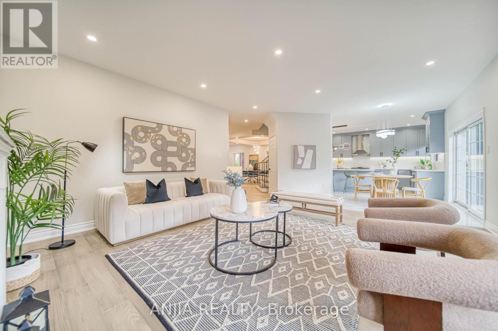 309 Tower Hill Road, Richmond Hill, Ontario  L4E 0A6 - Photo 8 - N12955922