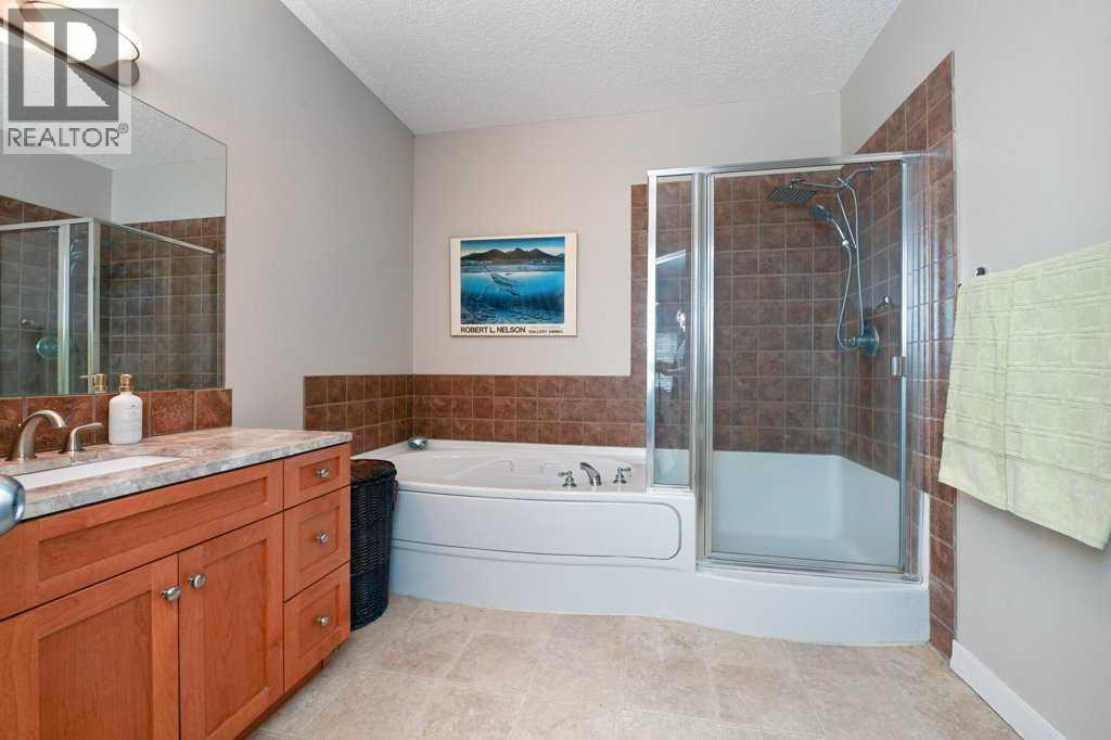 108, 20 Discovery Ridge Close SW, Calgary, Alberta  T3H 5X4 - Photo 21 - A2296401