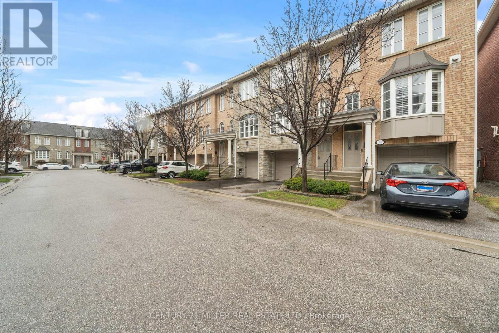 16 James Stock Path, Toronto, Ontario M8Z 6C6 - Photo 2 - W12955904