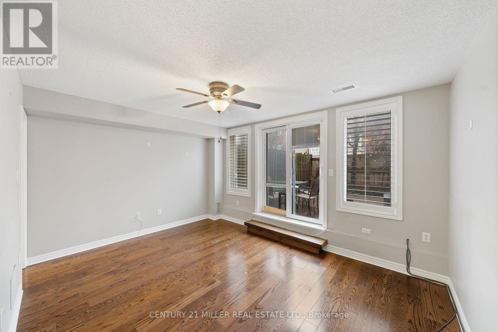 16 James Stock Path, Toronto, Ontario M8Z 6C6 - Photo 23 - W12955904