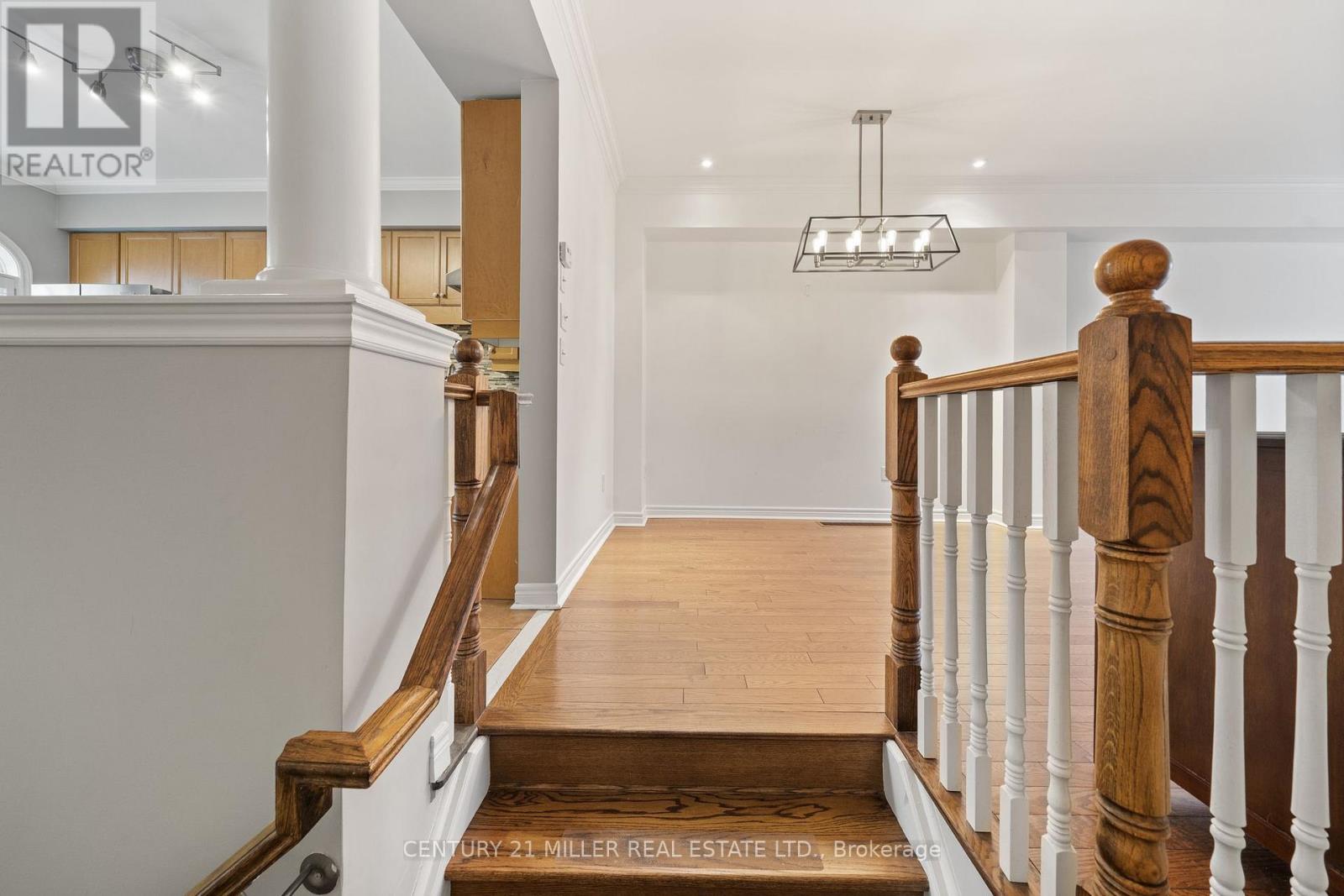 16 James Stock Path, Toronto, Ontario M8Z 6C6 - Photo 4 - W12955904