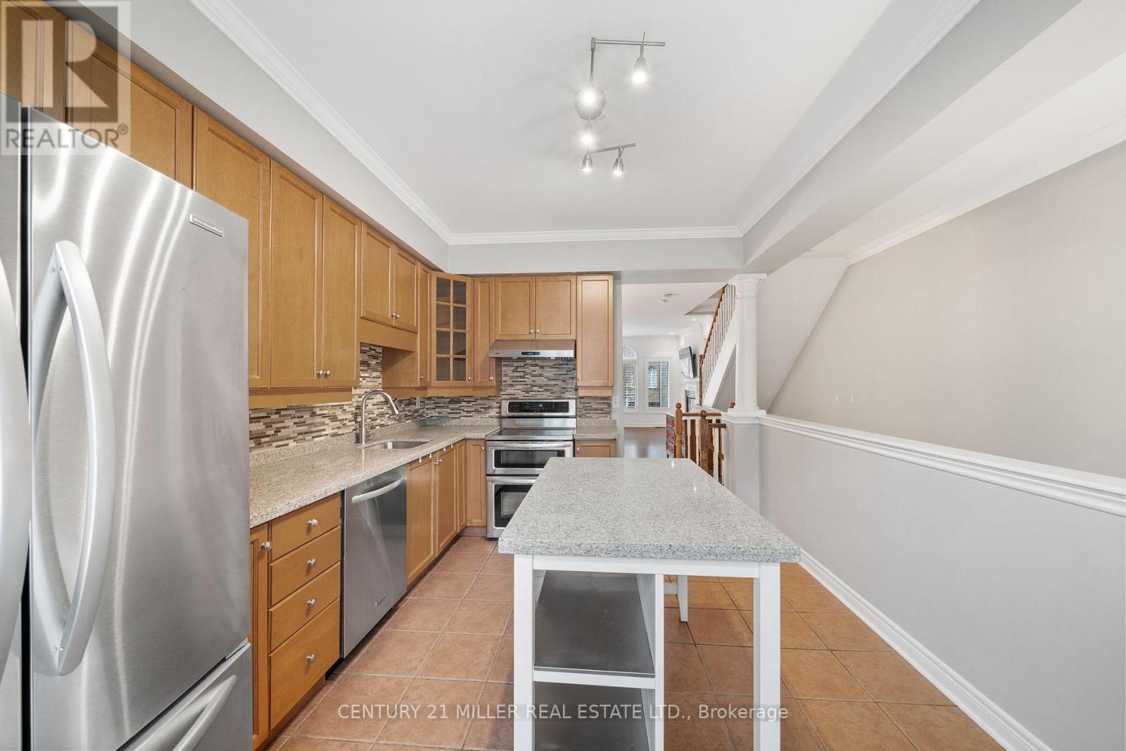 16 James Stock Path, Toronto, Ontario M8Z 6C6 - Photo 6 - W12955904