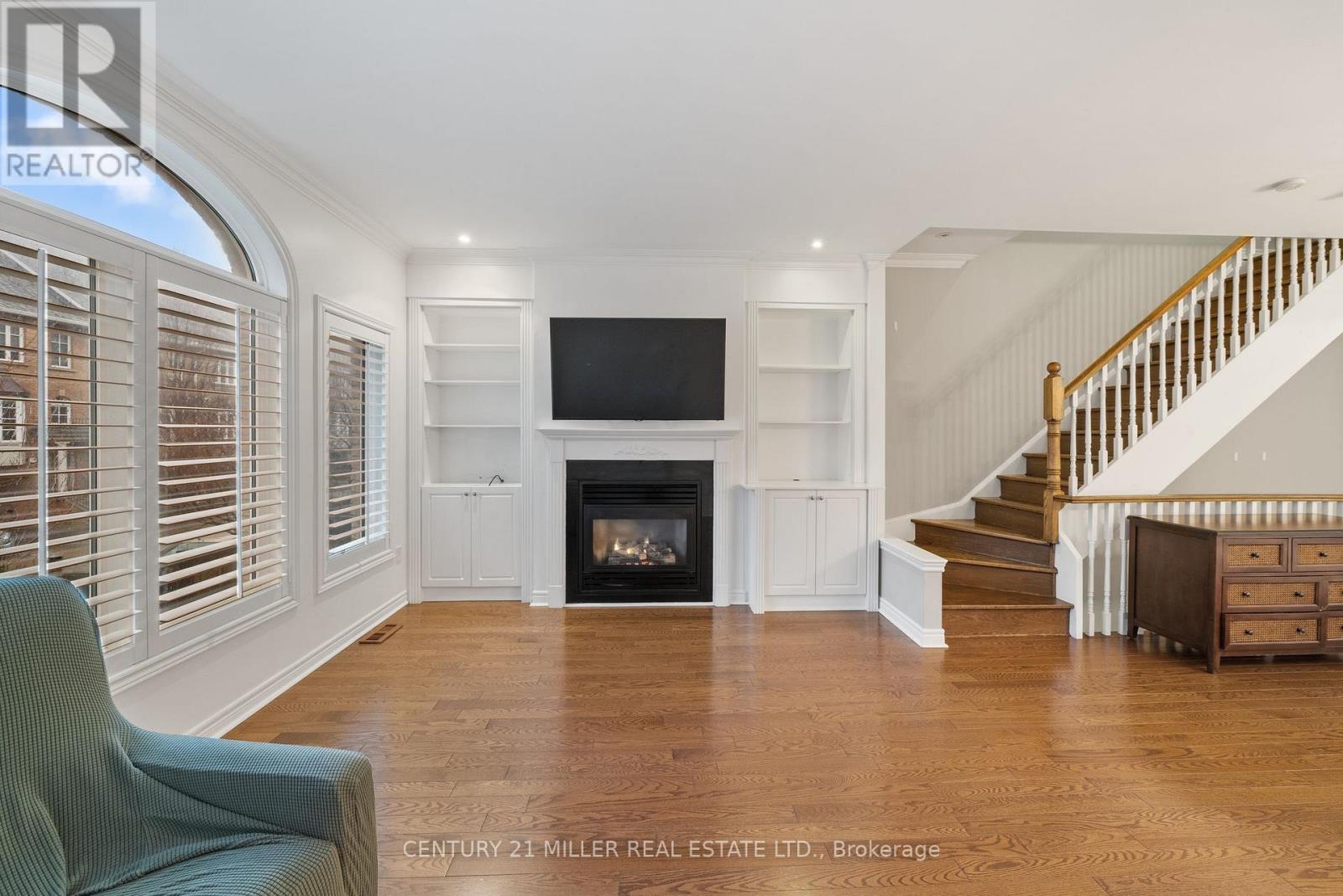 16 James Stock Path, Toronto, Ontario M8Z 6C6 - Photo 9 - W12955904