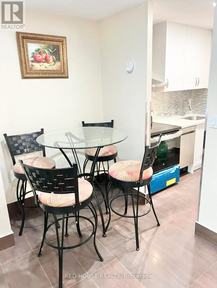 233 - 3025 Credit Crescent, Mississauga, Ontario L5C 2V3 - Photo 3 - W12955930