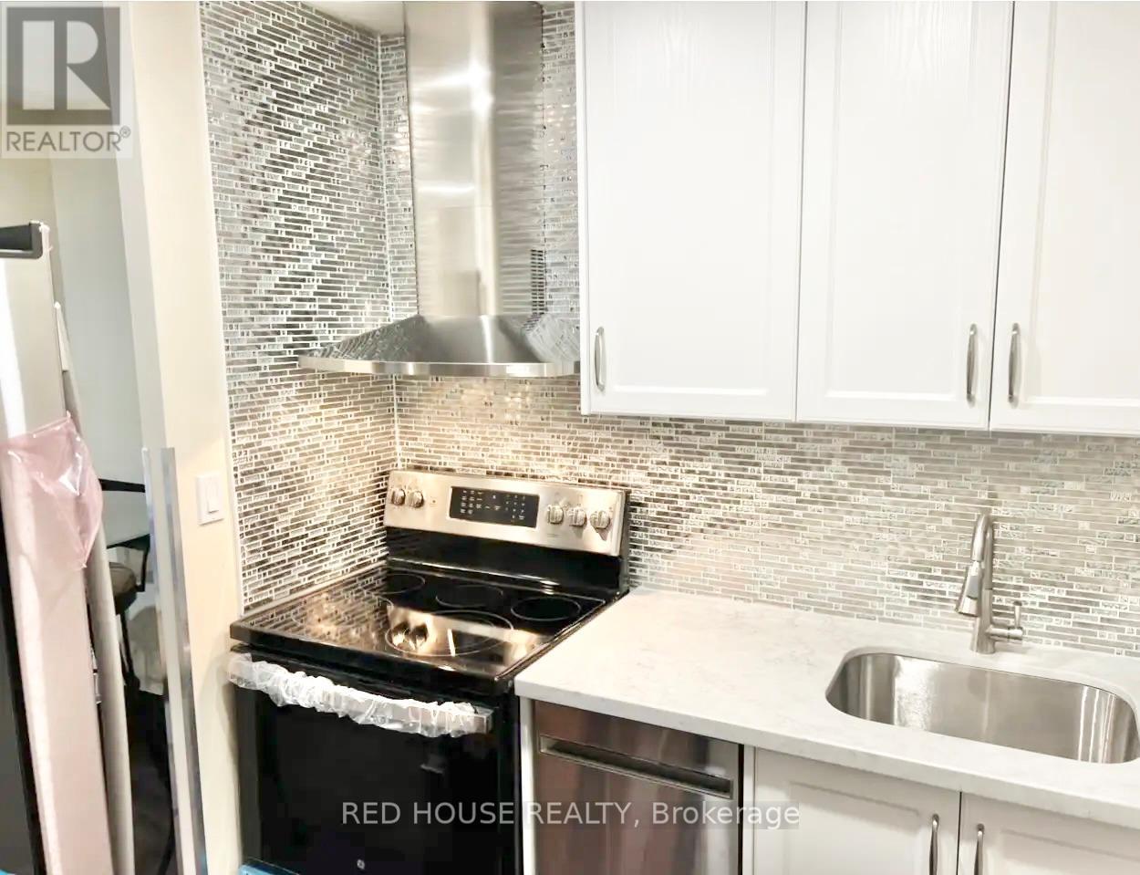 233 - 3025 Credit Crescent, Mississauga, Ontario L5C 2V3 - Photo 4 - W12955930