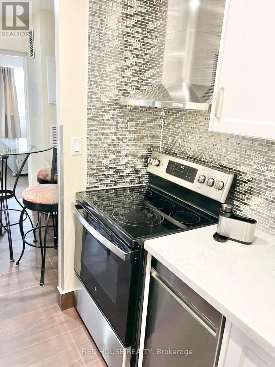 233 - 3025 Credit Crescent, Mississauga, Ontario L5C 2V3 - Photo 5 - W12955930