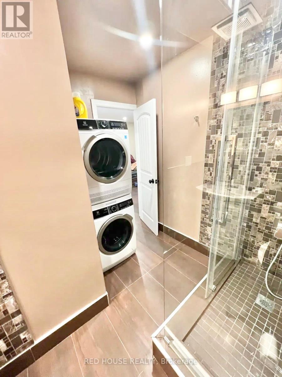 233 - 3025 Credit Crescent, Mississauga, Ontario L5C 2V3 - Photo 6 - W12955930