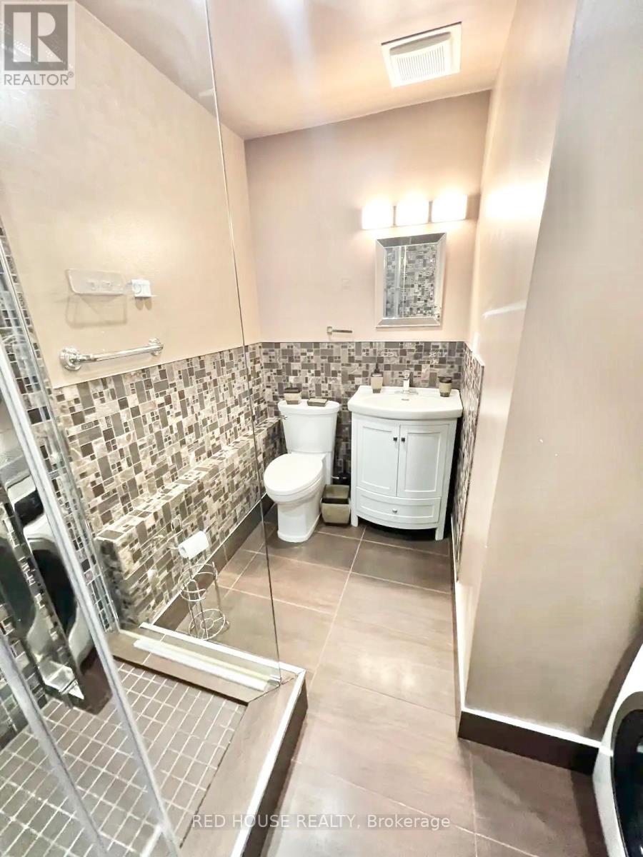 233 - 3025 Credit Crescent, Mississauga, Ontario L5C 2V3 - Photo 7 - W12955930