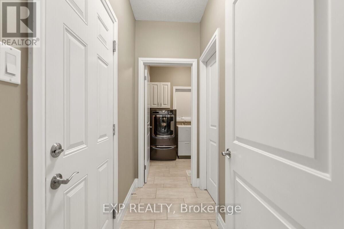 2091 Cherrywood Trail E, London North, Ontario  N6H 0C8 - Photo 15 - X12955902