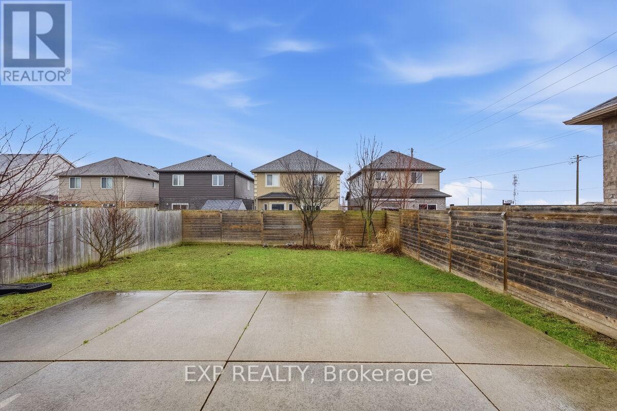 2091 Cherrywood Trail E, London North, Ontario  N6H 0C8 - Photo 31 - X12955902