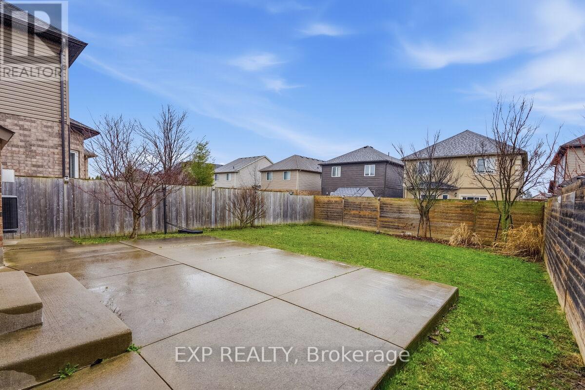 2091 Cherrywood Trail E, London North, Ontario  N6H 0C8 - Photo 32 - X12955902