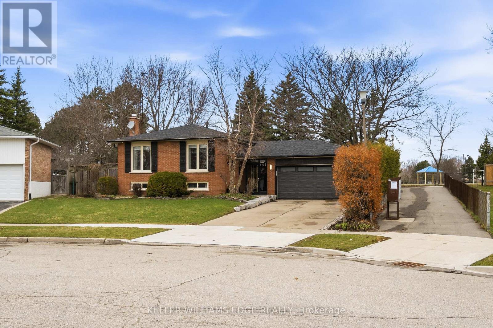 21 MILVERTON CLOSE, Hamilton, Ontario