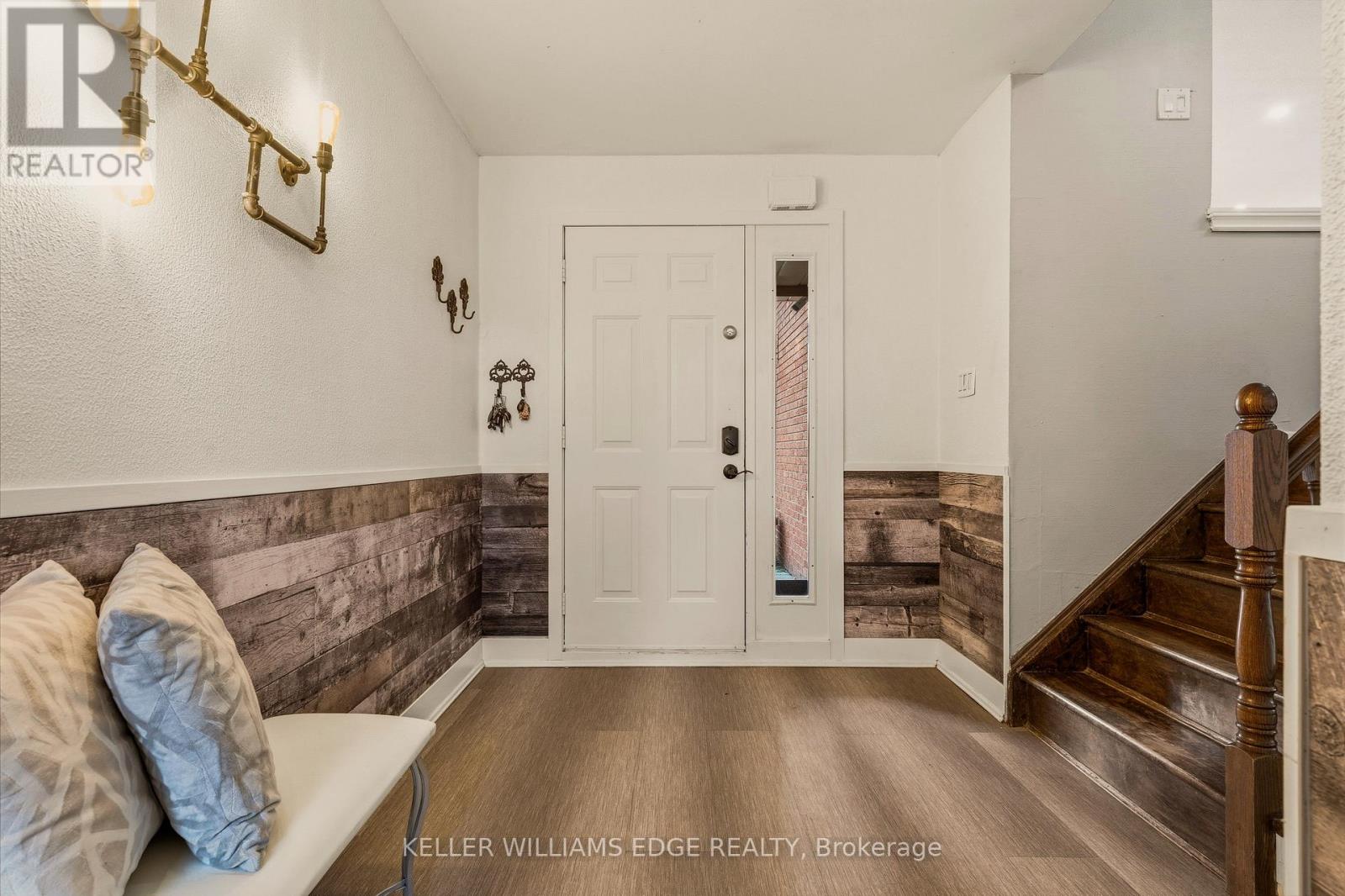 21 Milverton Close, Hamilton, Ontario  L0R 2H3 - Photo 5 - X12955914