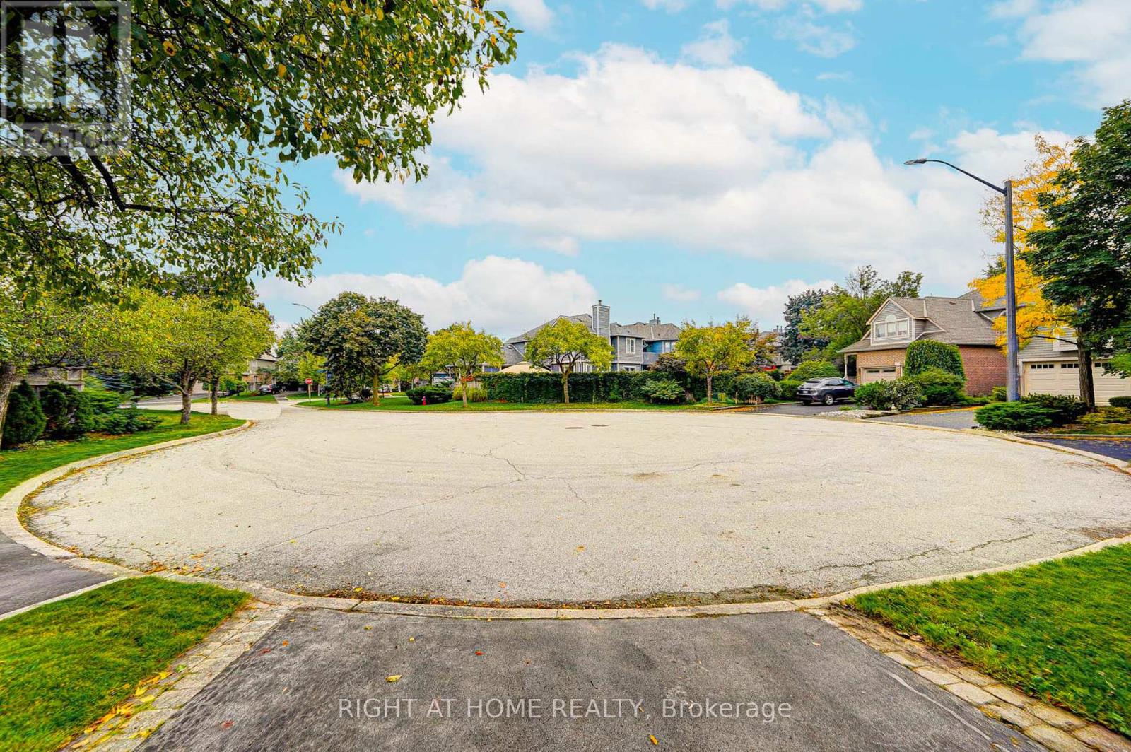 2623 Charlotte Court, Mississauga, Ontario  L5M 5E6 - Photo 32 - W12955162