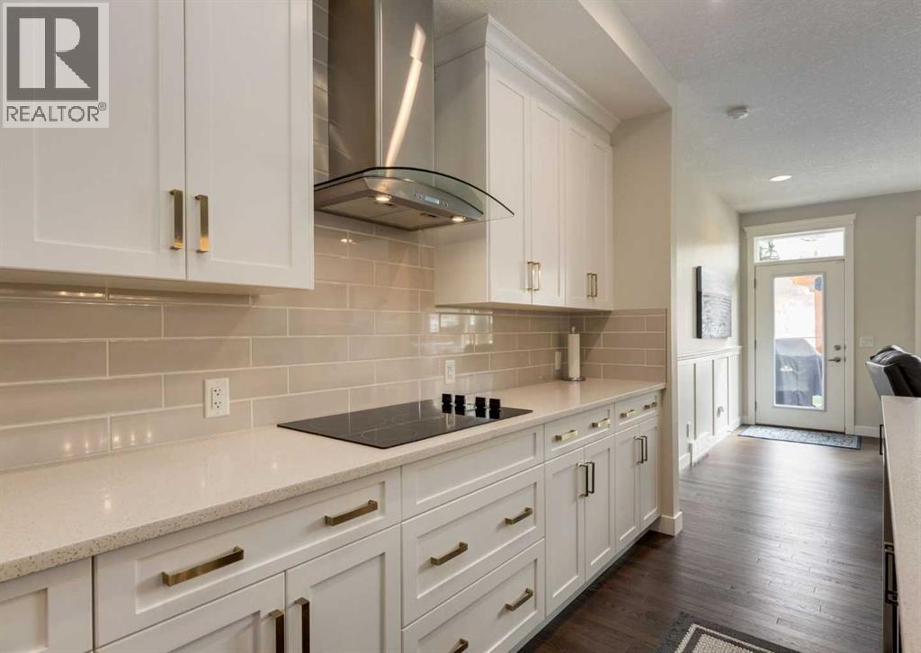 60 Crestbrook View Sw, Calgary, Alberta  T3L 6G7 - Photo 5 - A2295774