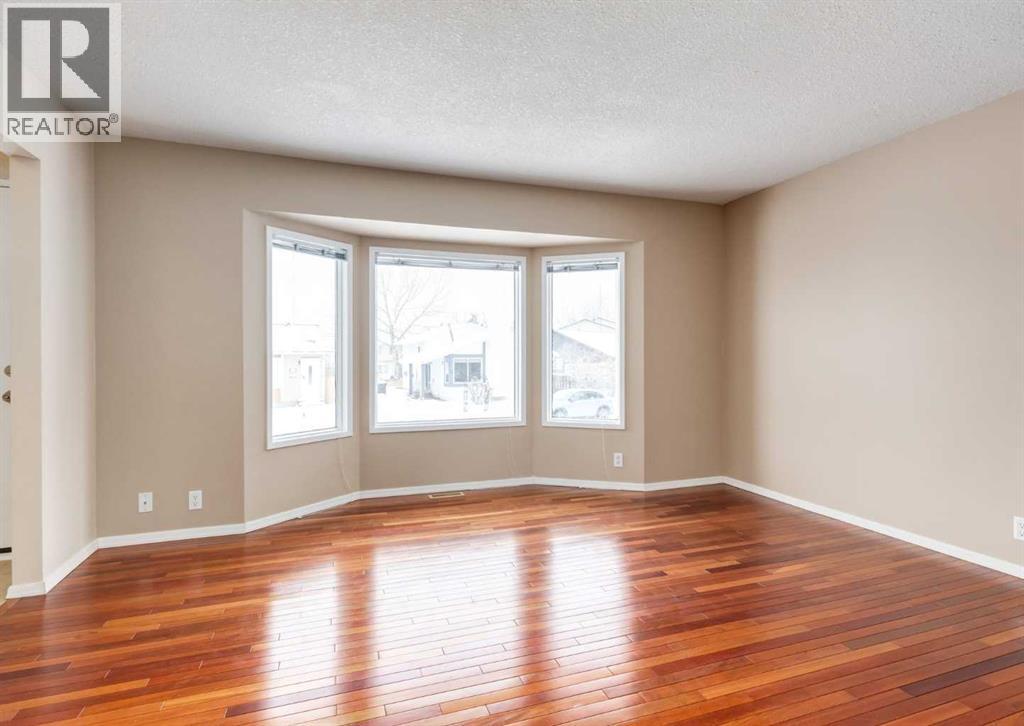 8 Castlepark Way NE, Calgary, Alberta  T3J 1R8 - Photo 4 - A2298883