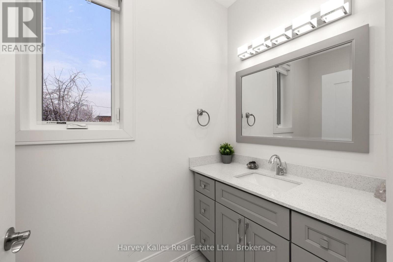 Unit A - 297 Seventh Street, Collingwood, Ontario L9Y 2B2 - Photo 5 - S12955978