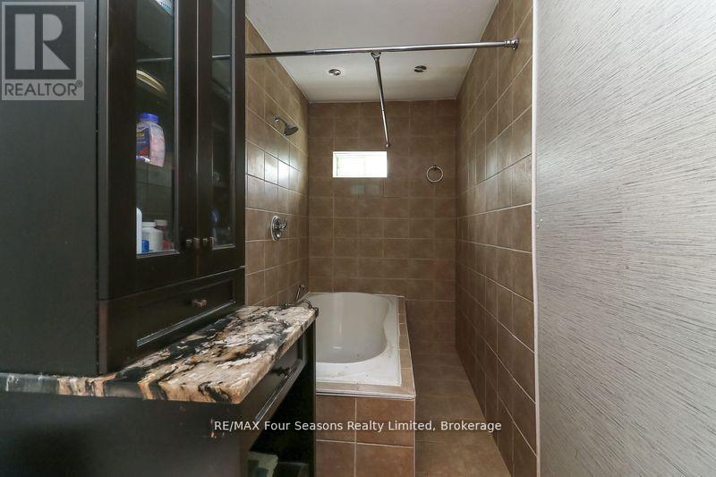 96 Lorne Street, Meaford, Ontario  N4L 1E9 - Photo 24 - X12956028