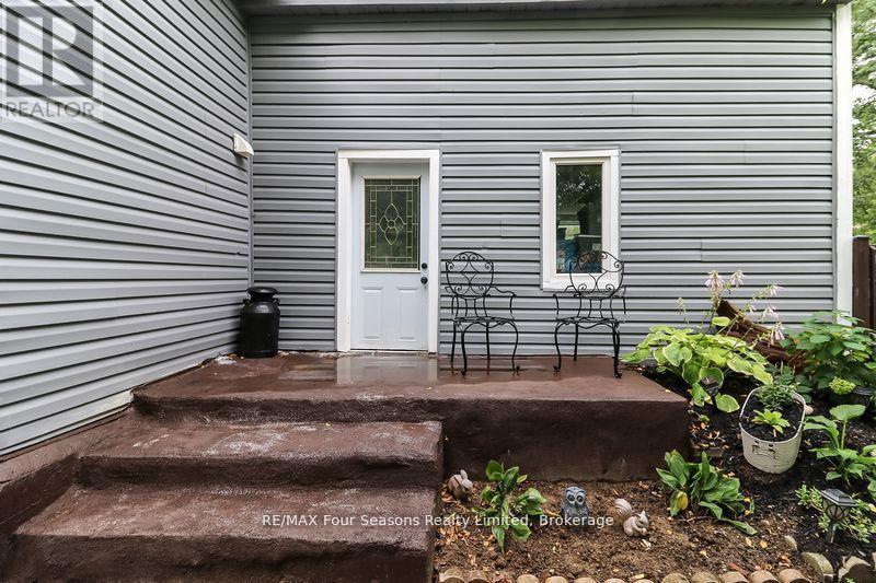 96 Lorne Street, Meaford, Ontario  N4L 1E9 - Photo 7 - X12956028