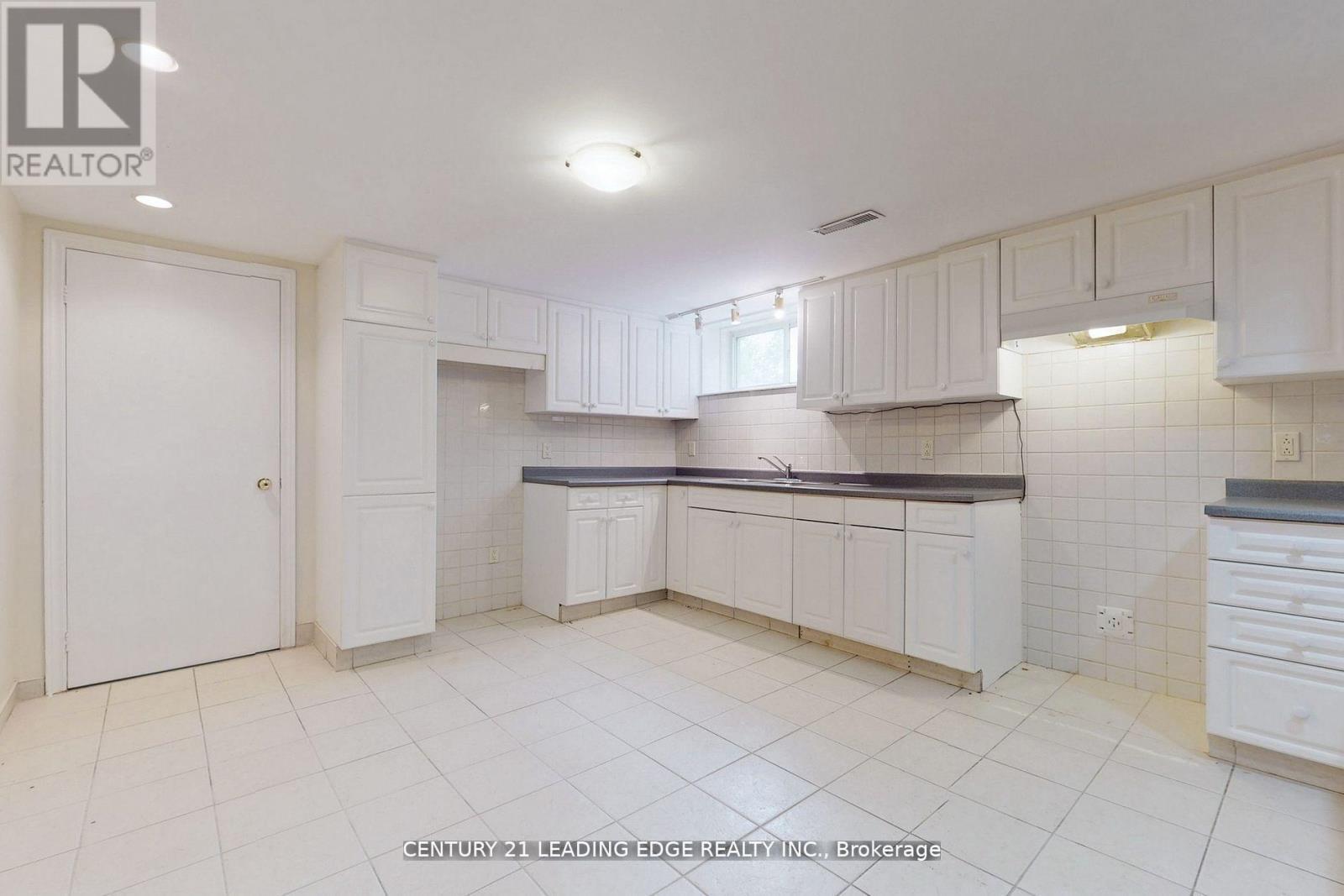 Bsmt - 47 Southwell Drive, Toronto, Ontario  M3B 2P1 - Photo 8 - C12956020