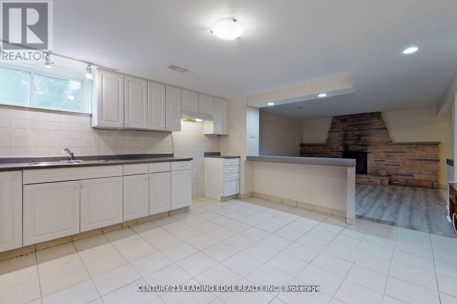 Bsmt - 47 Southwell Drive, Toronto, Ontario  M3B 2P1 - Photo 9 - C12956020