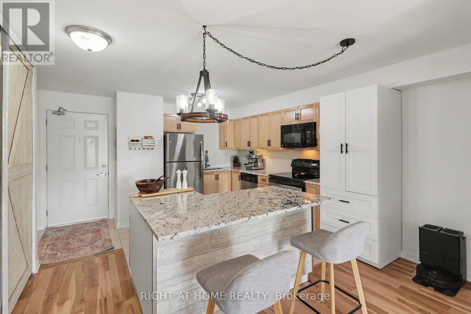 202 - 646 Cummings Avenue, Ottawa, Ontario  K1K 2K6 - Photo 12 - X12955948